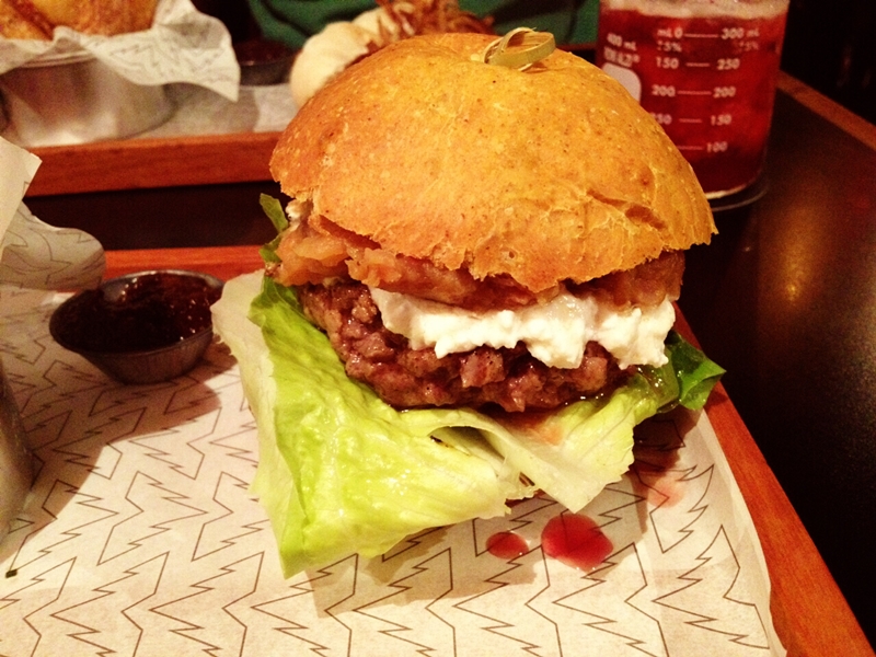 hamburguer do caverna em botafogo